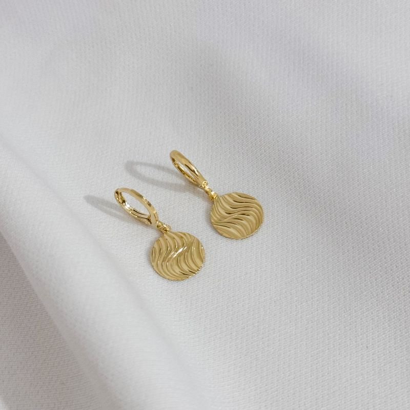 BRINCO ARTICULADO COM CHAPA REDONDA EM OURO 18K