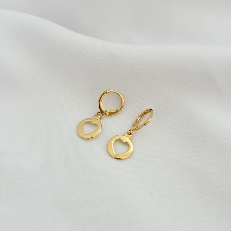 BRINCO ARTICULADO COM MEDALHA DE CORAÇÃO VAZADO EM OURO 18K