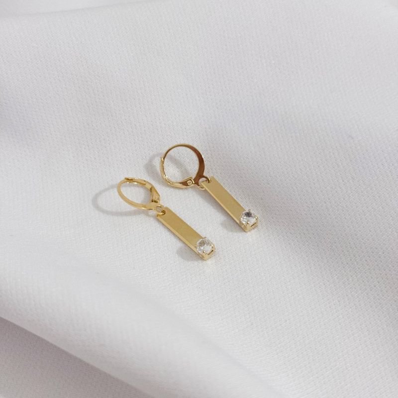 BRINCO ARTICULADO COM PLAQUINHA LISA E PONTO DE LUZ EM OURO 18K