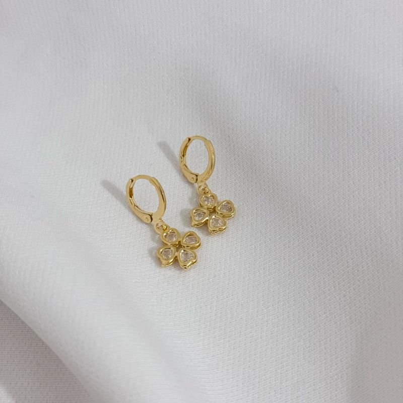 BRINCO ARTICULADO COM TREVO EM OURO 18K