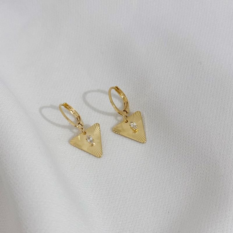 BRINCO ARTICULADO COM TRIANGULO CHANFRADO EM OURO 18K