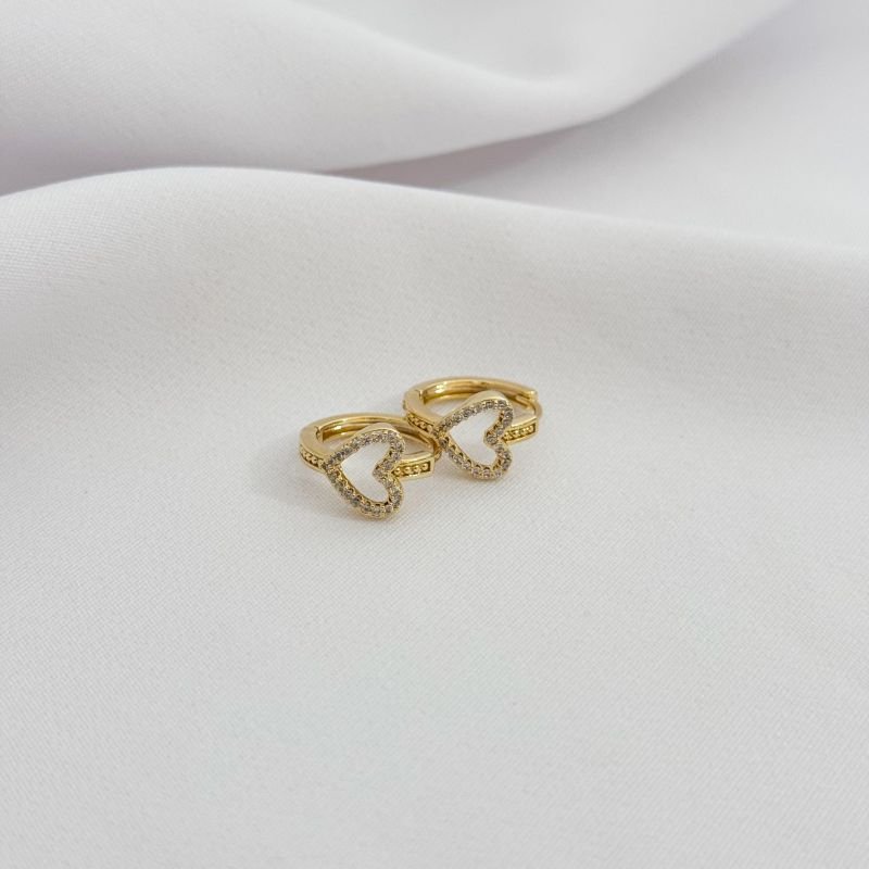 BRINCO ARTICULADO CORAÇÃO VAZADO COM BORDA CRAVEJADO EM OURO 18K