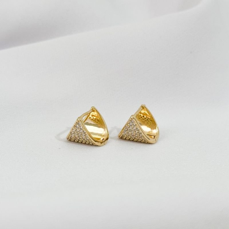 BRINCO ARTICULADO FORMATO TRIANGULO EM OURO 18K