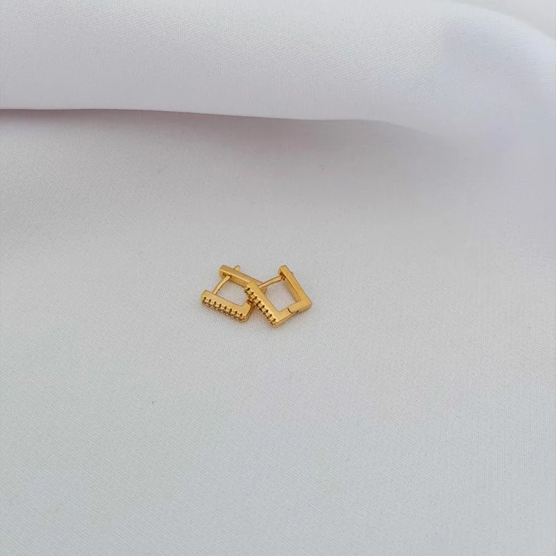 BRINCO ARTICULADO RETANGULAR CRAVEJADO TAMANHO P EM OURO 18K