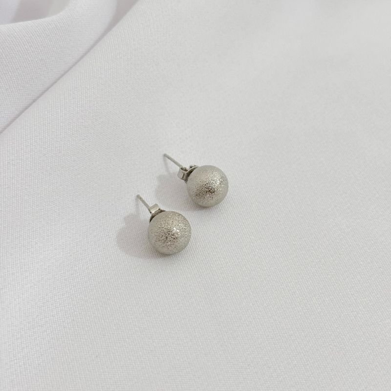 BRINCO BOLA MÉDIA ESCOVADA EM RÓDIO BRANCO