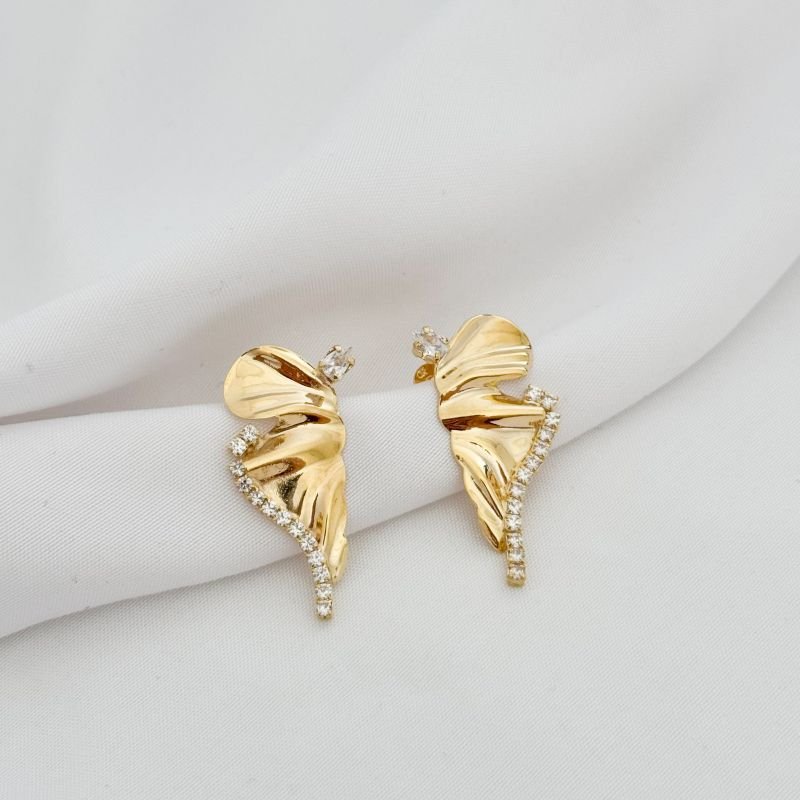 BRINCO BORBOLETA ORGÂNICA COM ZIRCONIAS EM OURO 18K