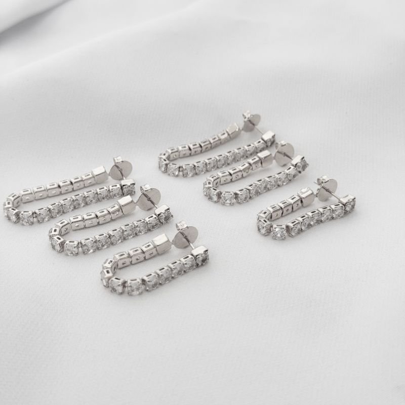 BRINCO COM CORRENTE ZIRCONIA 4MM TAMANHO G EM RÓDIO BRANCO
