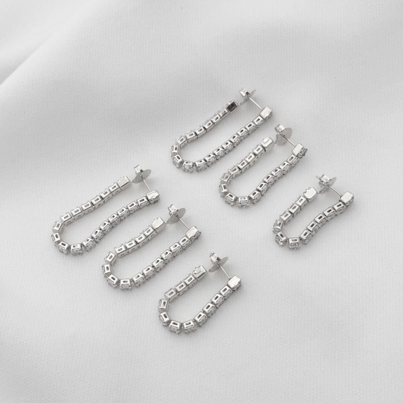 BRINCO COM CORRENTE ZIRCONIA 4MM TAMANHO P EM RÓDIO BRANCO