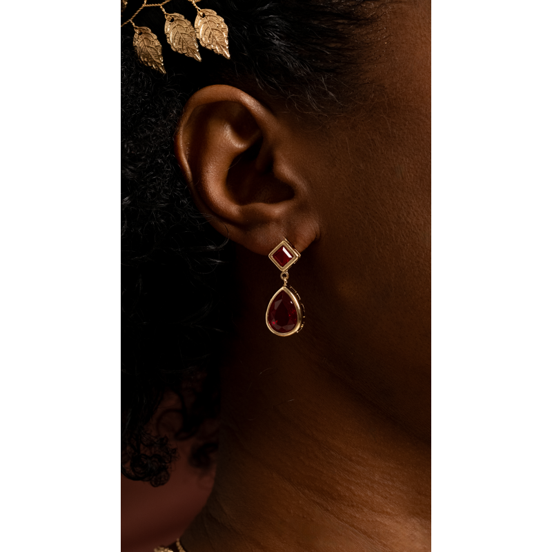 BRINCO COM ZIRCONIA GOTA E CARRÉ EM OURO 18K