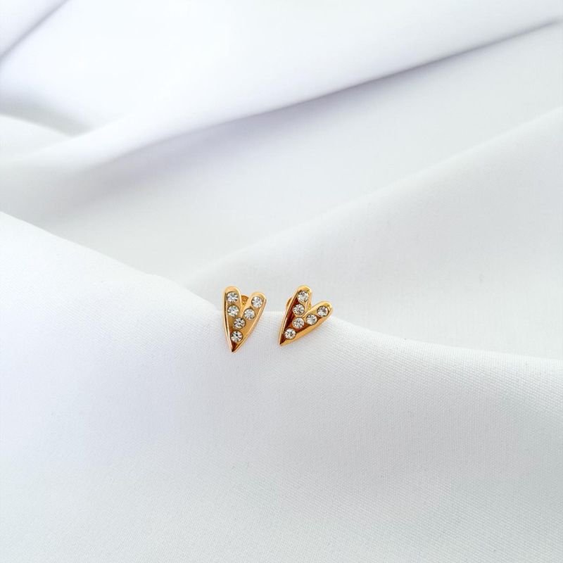 BRINCO CORACAO C/ 6 ZIRCONIAS EM OURO 18K