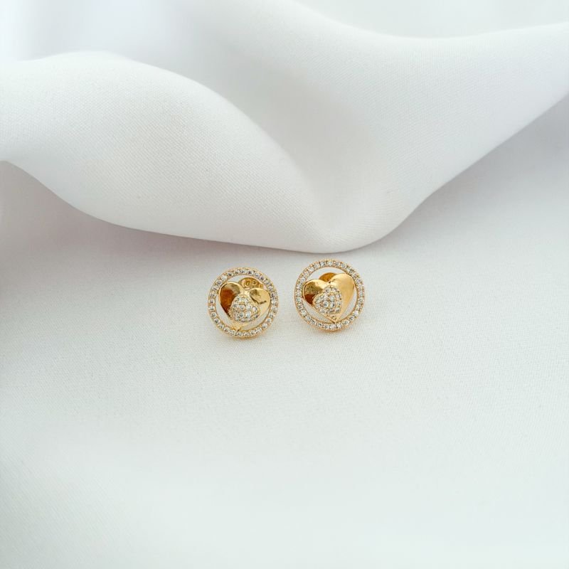 BRINCO CORACAO LISO E CRAVEJADO EM OURO 18K