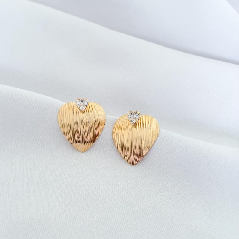 BRINCO CORACAO RISCADO C/ CORACAO ZIRCONIA EM OURO 18K