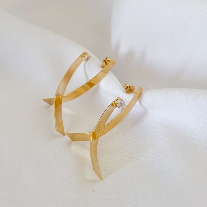 BRINCO DUAS CHAPAS CRUZADAS EM OURO 18K
