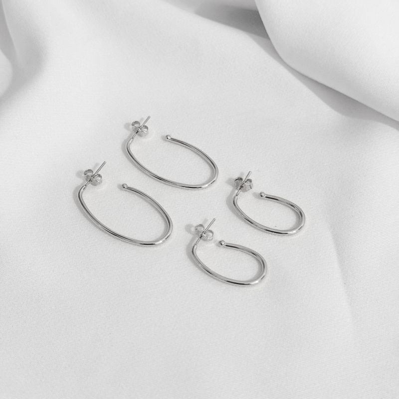 BRINCO DUPLA ARGOLA OVAL LISA EM RÓDIO BRANCO