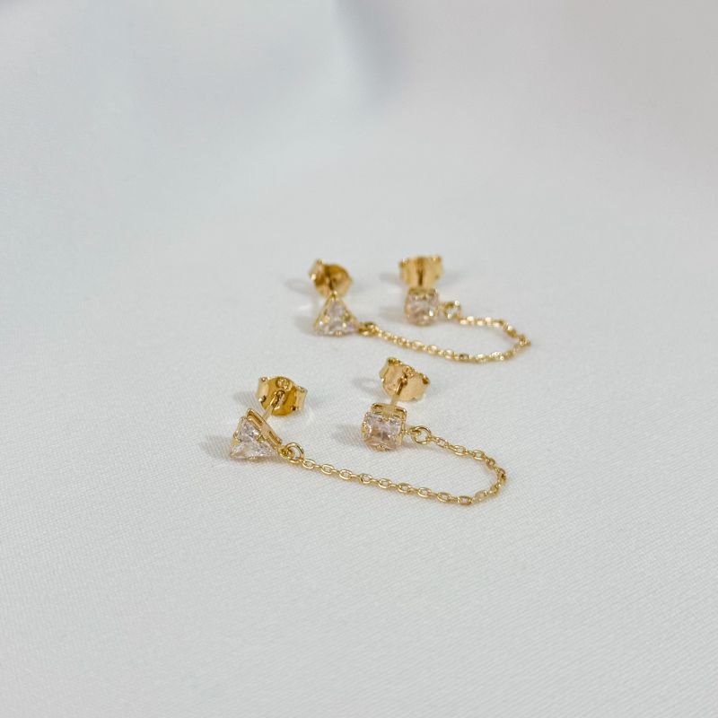 BRINCO DUPLO COM CORRENTE E ZIRCONIA TRIANGULO EM OURO 18K