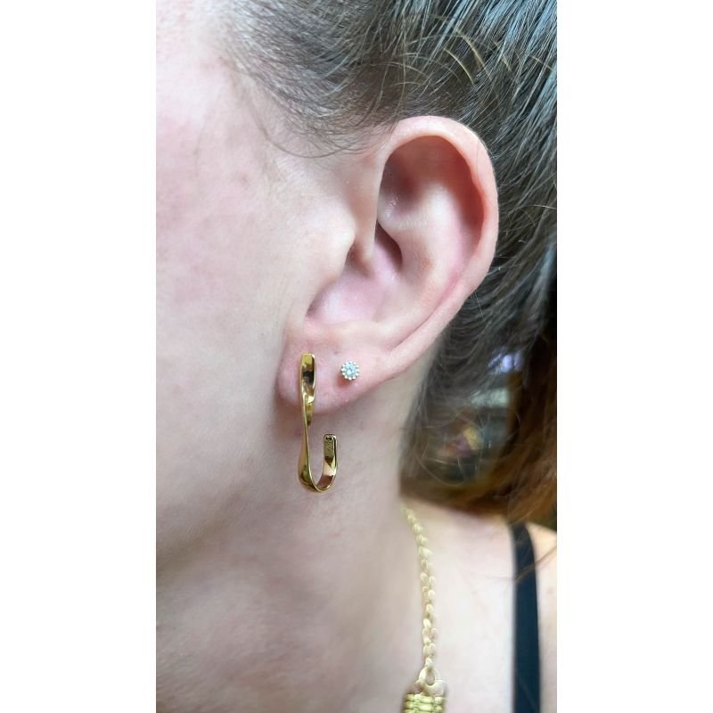 BRINCO EARHOOK TRANÇADO EM RÓDIO BRANCO
