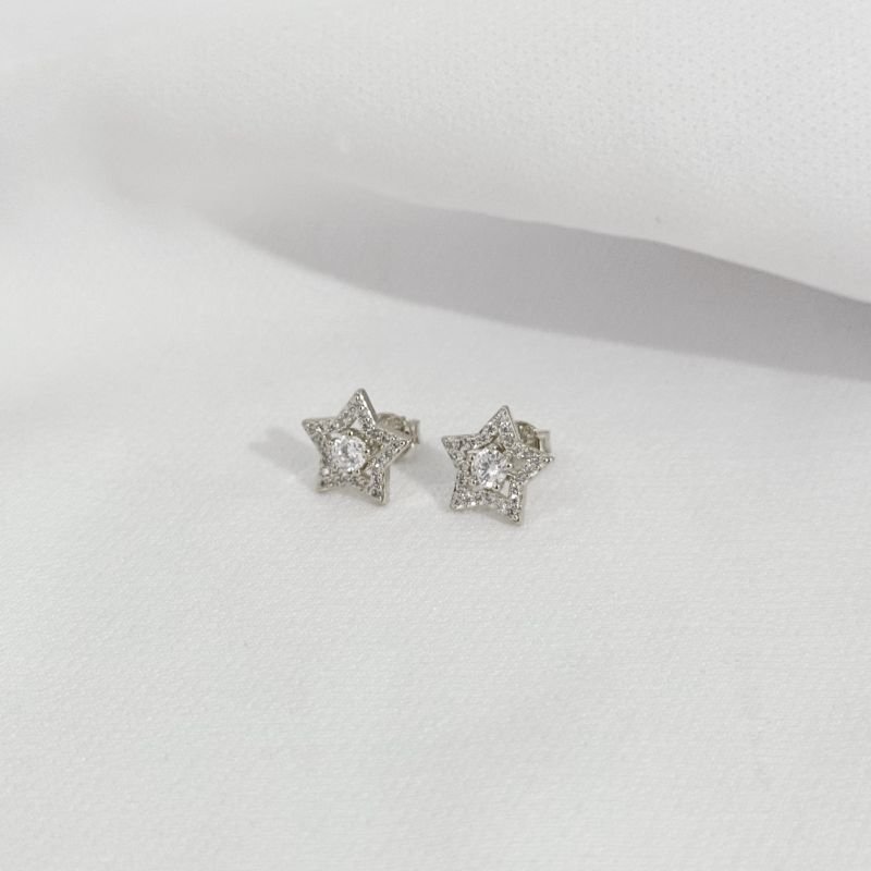 BRINCO ESTRELA CREAVEJADA COM ZIRCONIA REDONDA CENTRO EM RÓDIO BRANCO