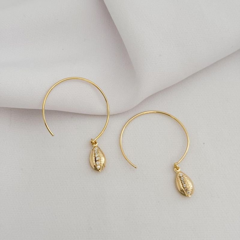 BRINCO FIO ENCAIXE BUZIOS E ZIRCONIA EM OURO 18K