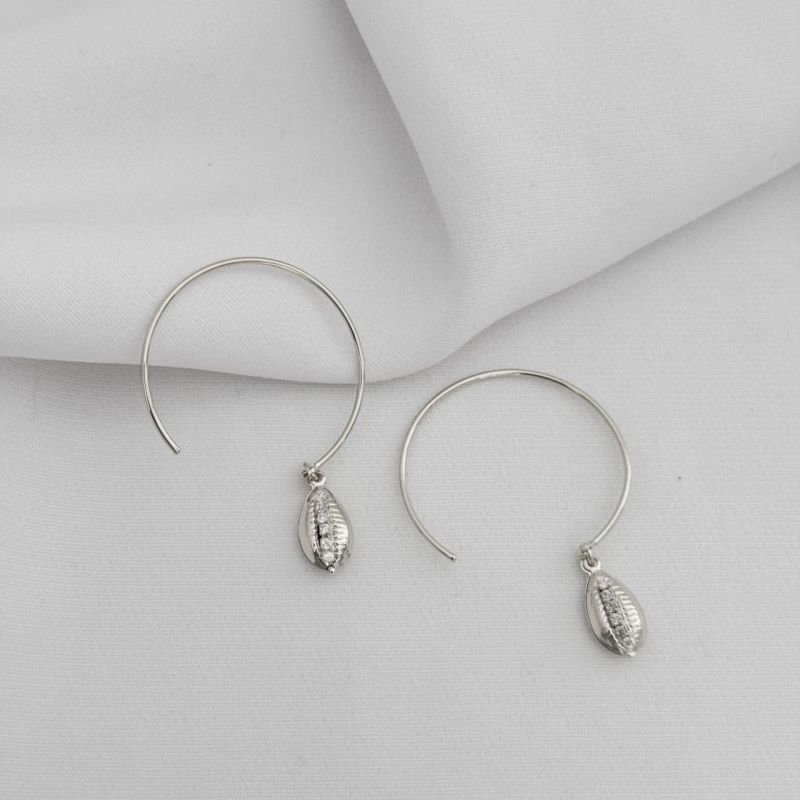 BRINCO FIO ENCAIXE BUZIOS E ZIRCONIA EM RÓDIO BRANCO