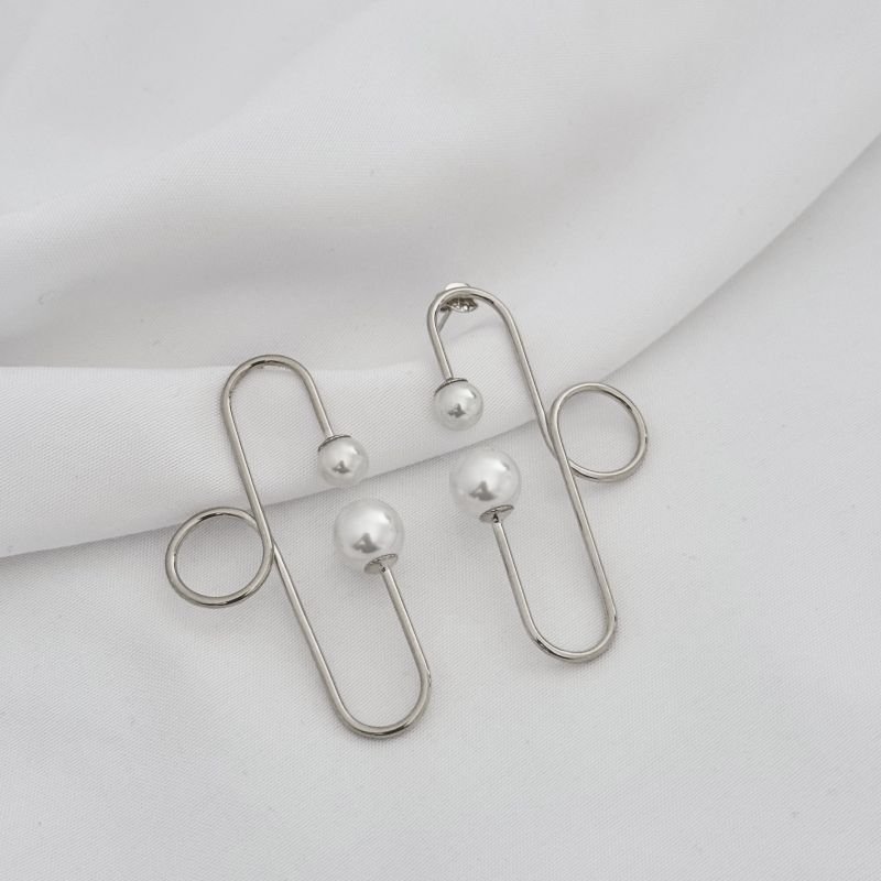 BRINCO FIO OVAL COM PEROLA EM RÓDIO BRANCO