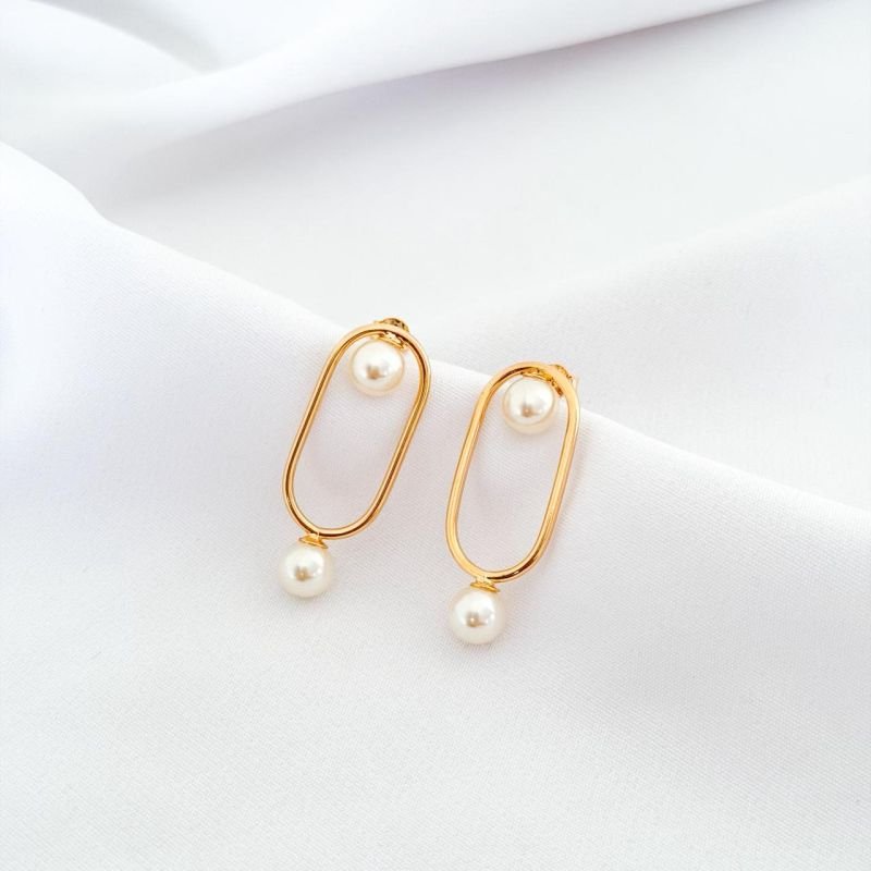 BRINCO FIO OVAL COM PEROLAS EM OURO 18K