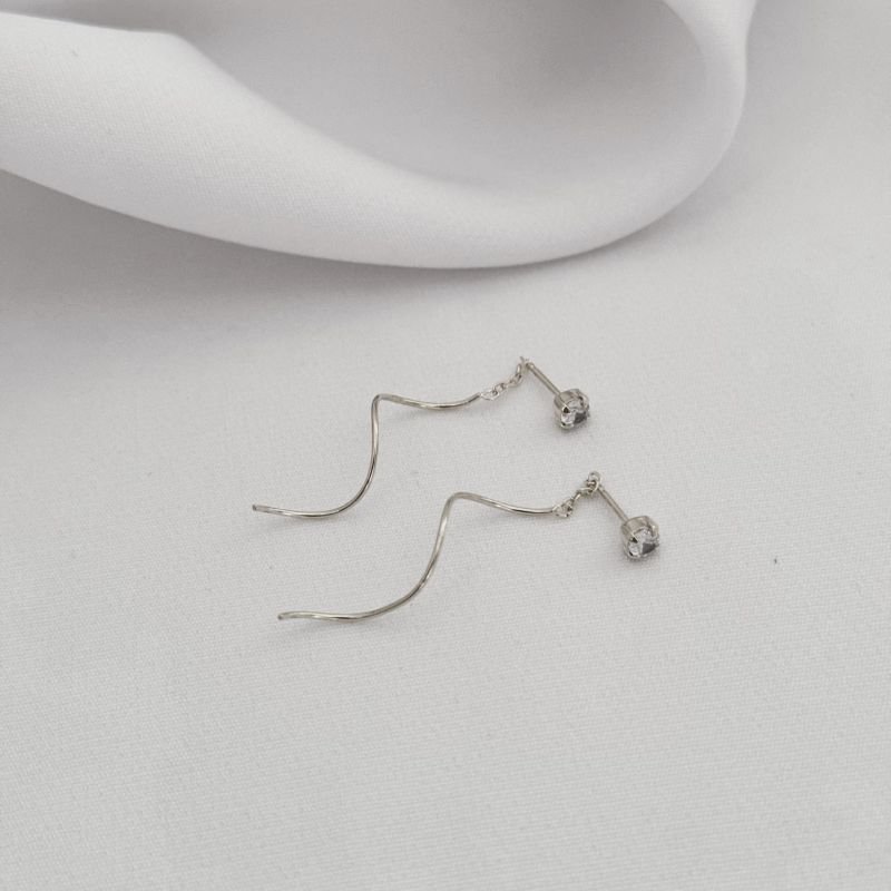 BRINCO FIO PASSANTE COM PONTO DE LUZ EM RÓDIO BRANCO