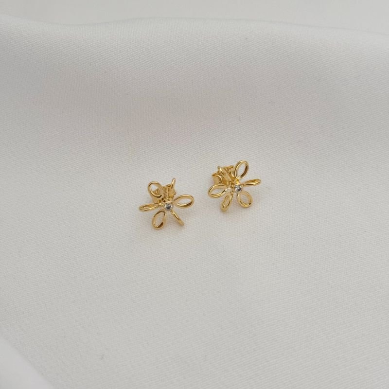 BRINCO FLO VAZADA COM ZIRCONIA NO CENTRO EM OURO 18K