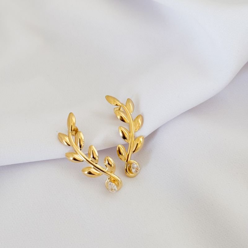 BRINCO GALHO COM FOLHAS LISAS EM OURO 18K