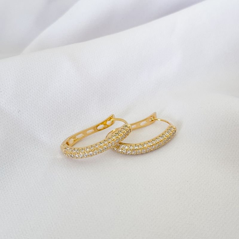 BRINCO GANCHO ARTICULADO CRAVEJADO EM OURO 18K