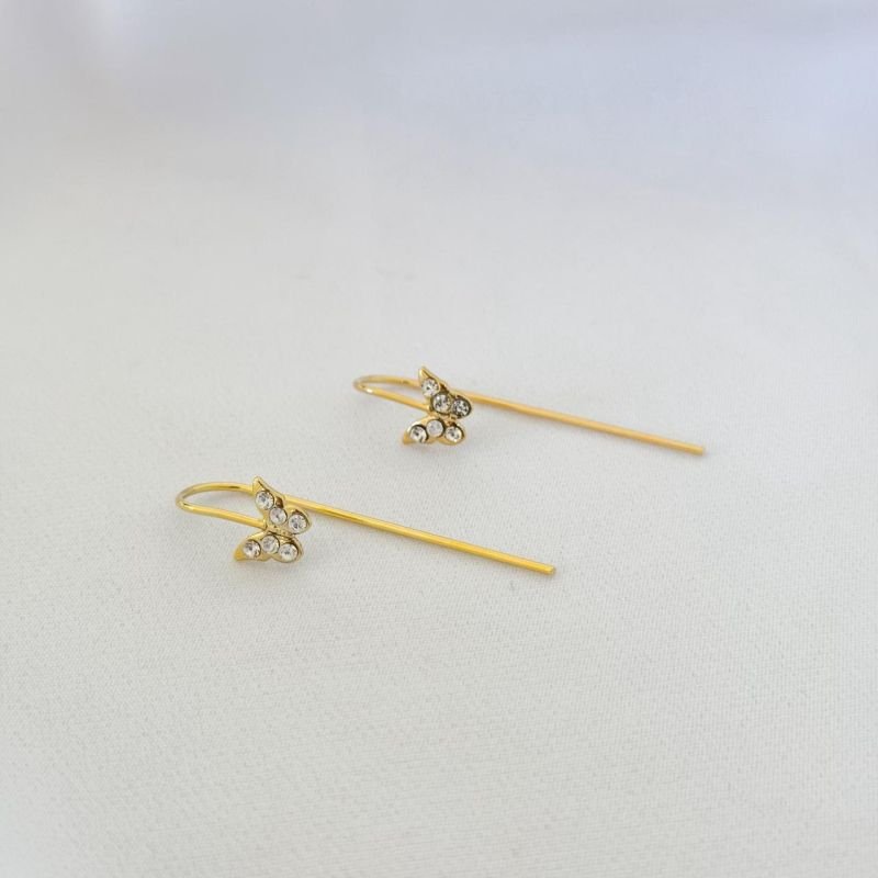 BRINCO GANCHO COM BORBOLETA CRAVEJADA EM OURO 18K