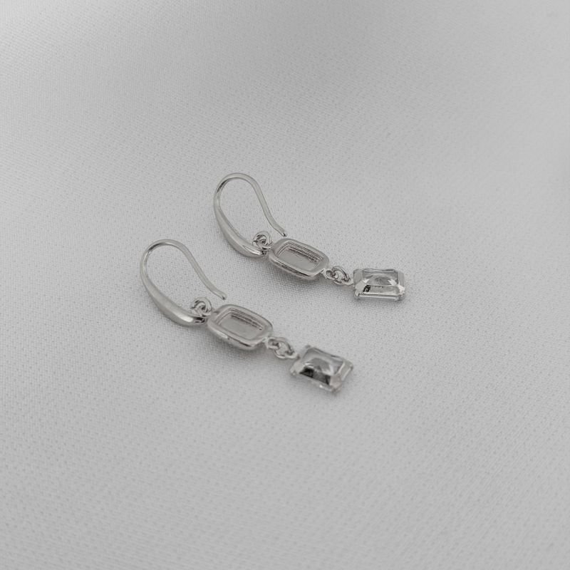 BRINCO GANCHO COM RETANGULOS DIAMANTADOS E ZIRCONIA EM RÓDIO BRANCO