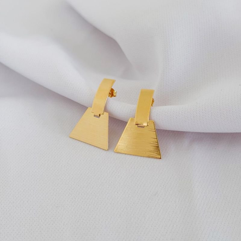 BRINCO GEOMETRICO EM OURO 18K