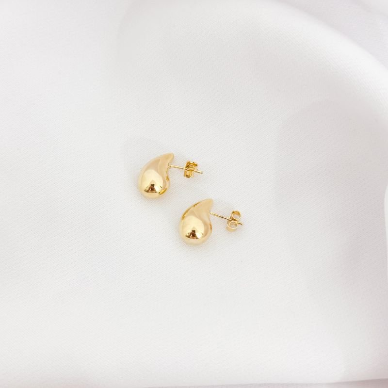 BRINCO GOTA PEQUENA EM OURO 18K