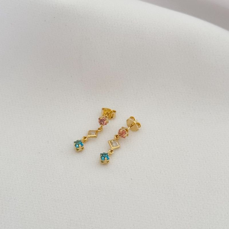 BRINCO INFANTIL COM ZIRCONIA QUADRADA COLORIDA EM OURO 18K