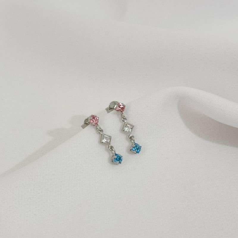 BRINCO INFANTIL COM ZIRCONIA QUADRADA COLORIDA EM RÓDIO BRANCO