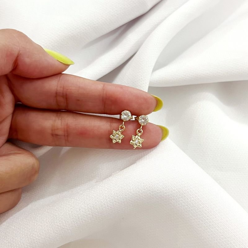 BRINCO INFANTIL PONTO DE LUZ COM ESTRELA CRAVEJADA EM OURO 18K