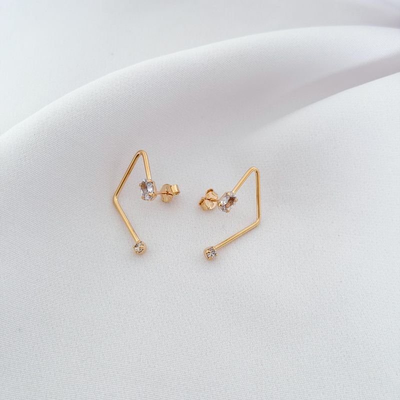BRINCO LOSANGO FIO C/ OVAL E PONTO DE LUZ ZIR. EM OURO 18K