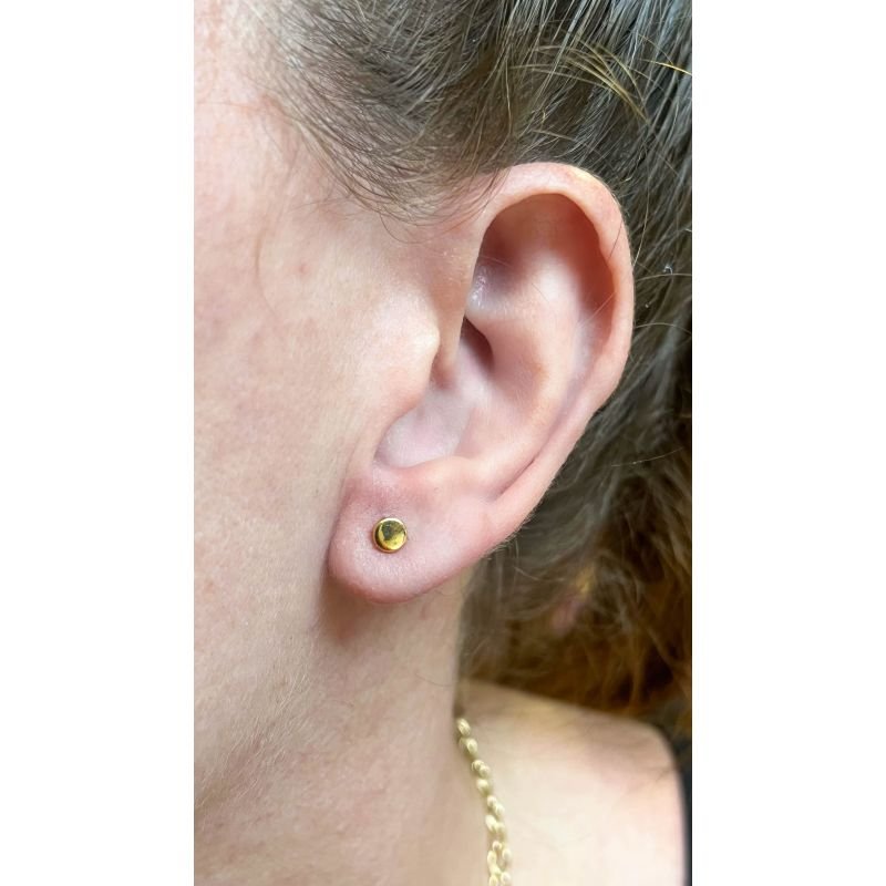 BRINCO MEDALHA LISA EM OURO 18K