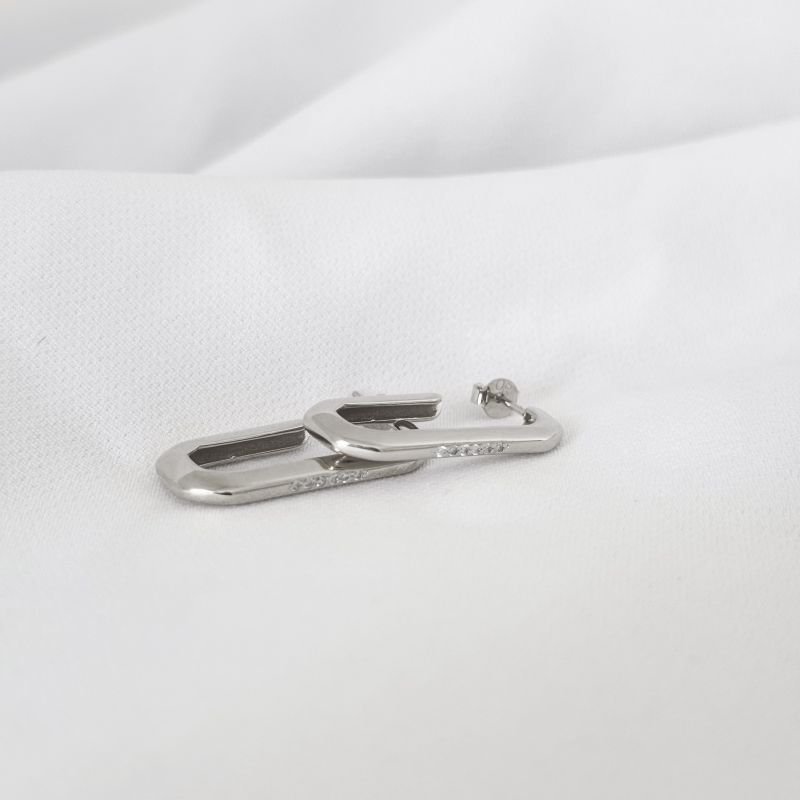 BRINCO MEIA ARGOLA CRAVEJADO EM RÓDIO BRANCO