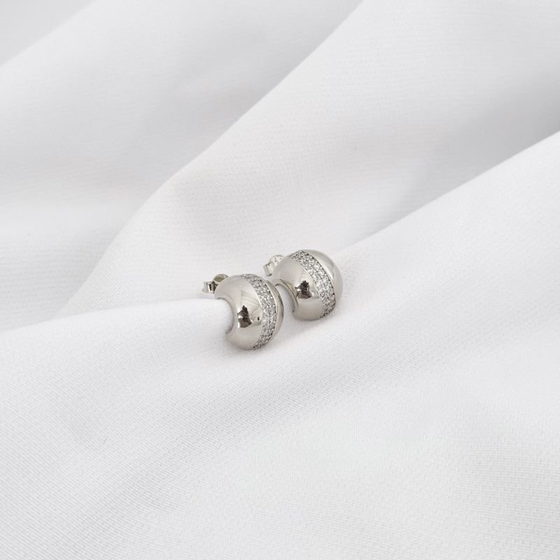 BRINCO MEIA ARGOLA PEQUENA COM 2 FILEIRAS ZIRCONIA EM RÓDIO BRANCO