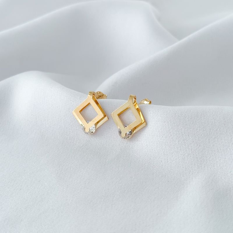 BRINCO MINI LOSANGO COM ZIRCONIA EM OURO 18K
