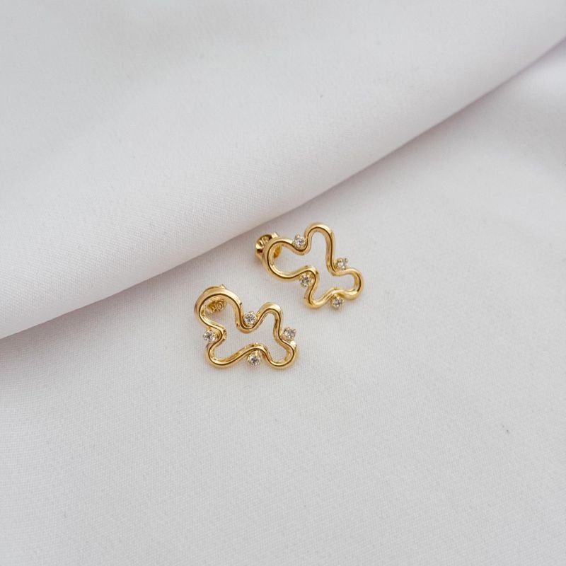 BRINCO ORGANICO PEQUENO COM ZIRCONIAS EM OURO 18K