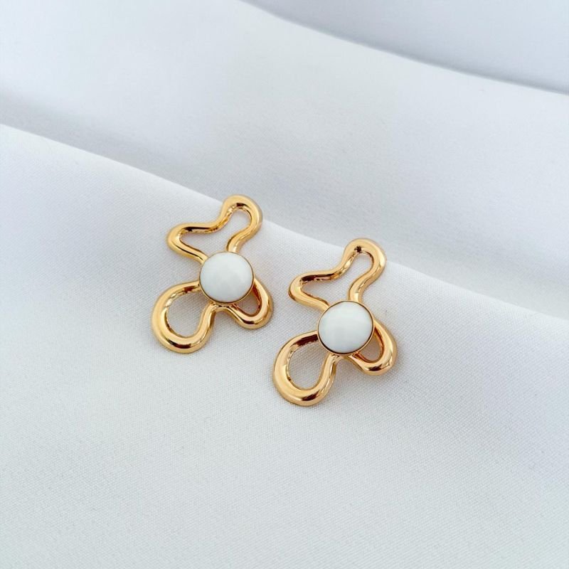 BRINCO ORGANICO VAZADO C/ PEDRA EM OURO 18K