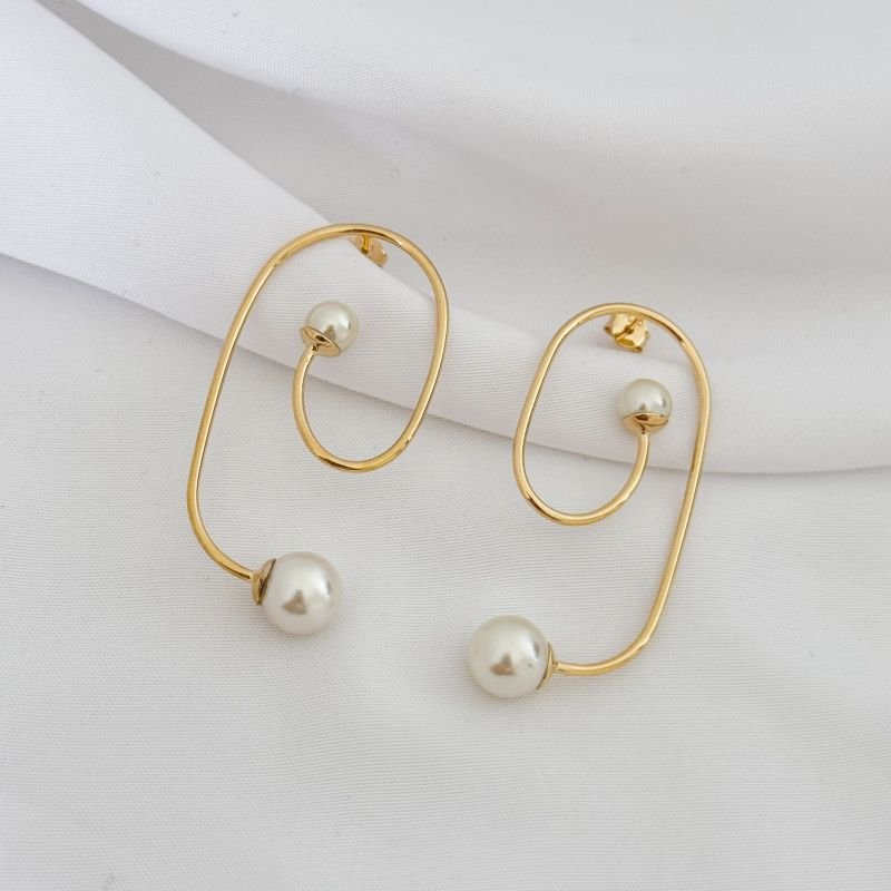 BRINCO OVAL ABERTA FRONTAL COM PEROLA EM OURO 18K