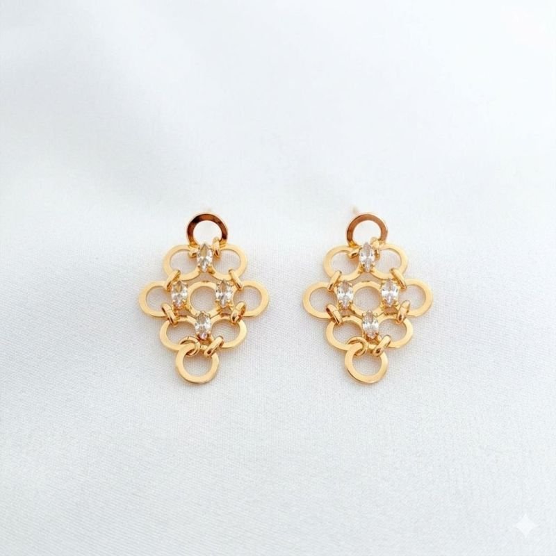 BRINCO OVAL COM ELOS VAZADOS E ZIRCONIA NAVETE EM OURO 18K