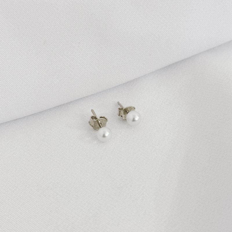 BRINCO PEROLA 5MM EM RÓDIO BRANCO