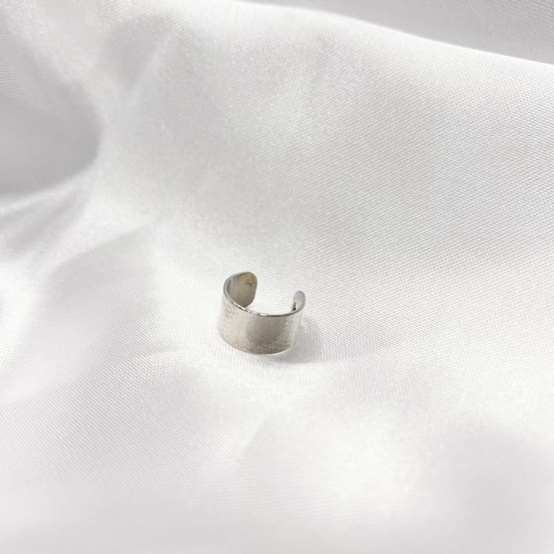 BRINCO PIERCING CHAPA EM RÓDIO BRANCO