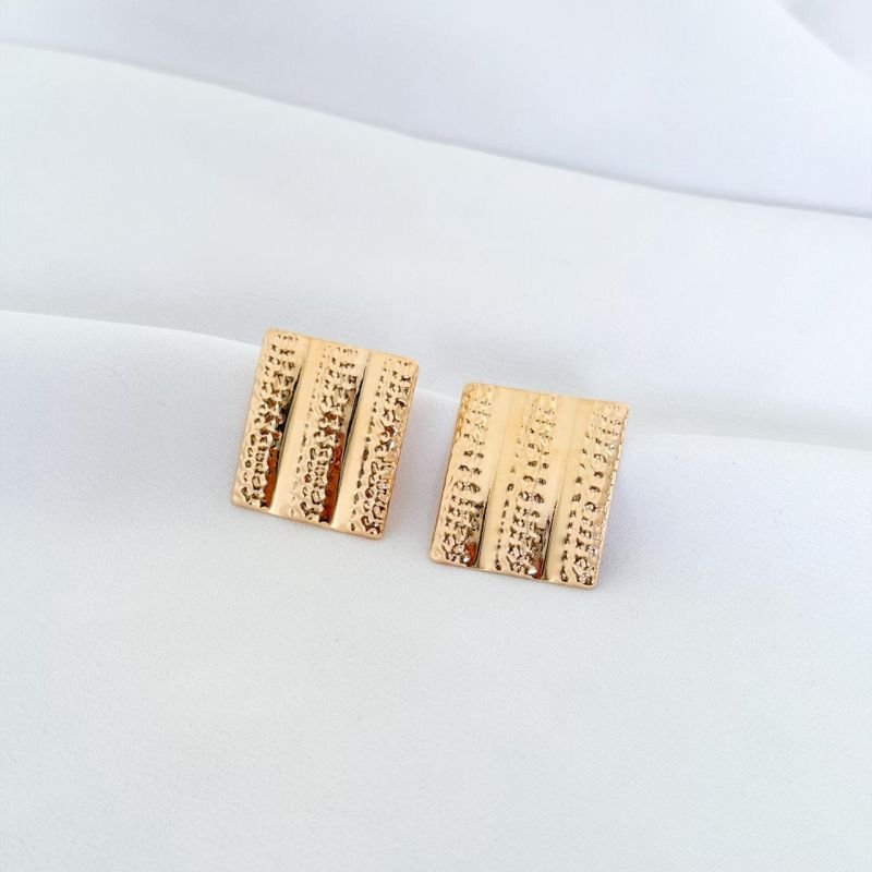 BRINCO RETANGULAR LISO C/ TRABALHADO EM OURO 18K