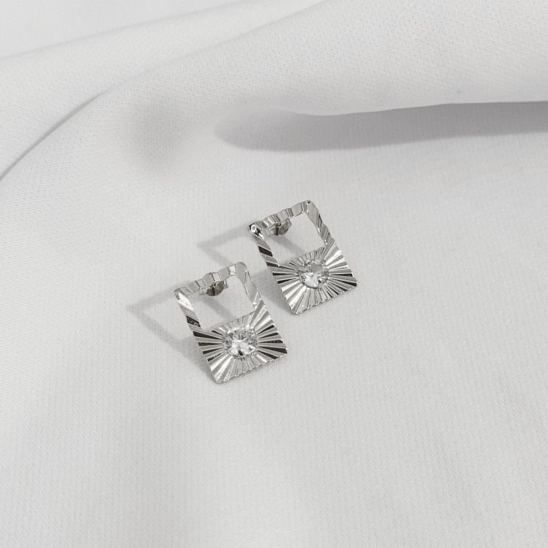 BRINCO RETANGULO TRABALHADO COM ZIRCONIA EM RÓDIO BRANCO