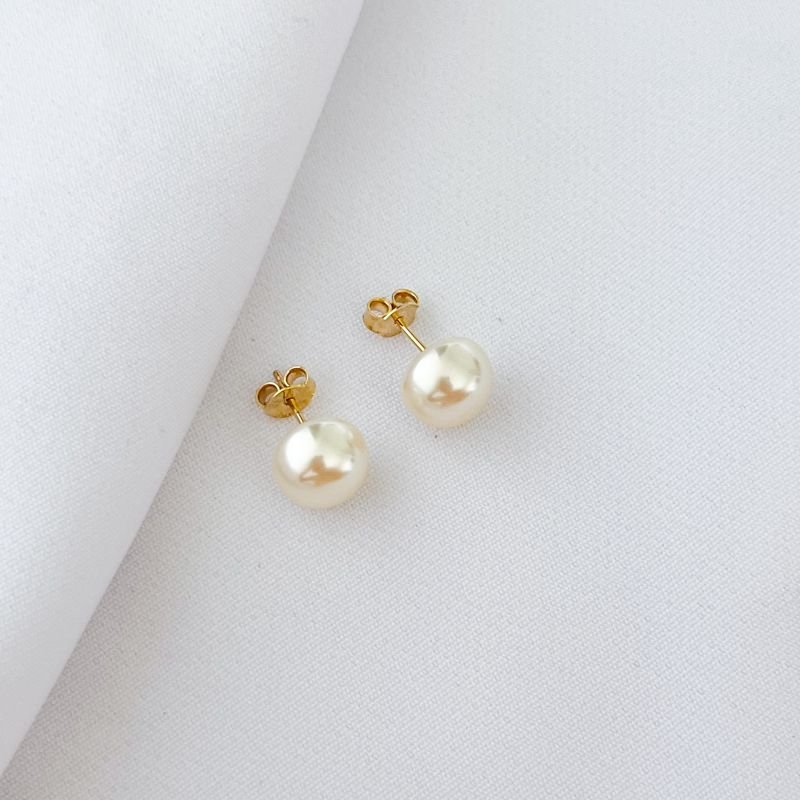 BRINCO SOLITÁRIO PEROLA ACHATADA 10MM EM OURO 18K